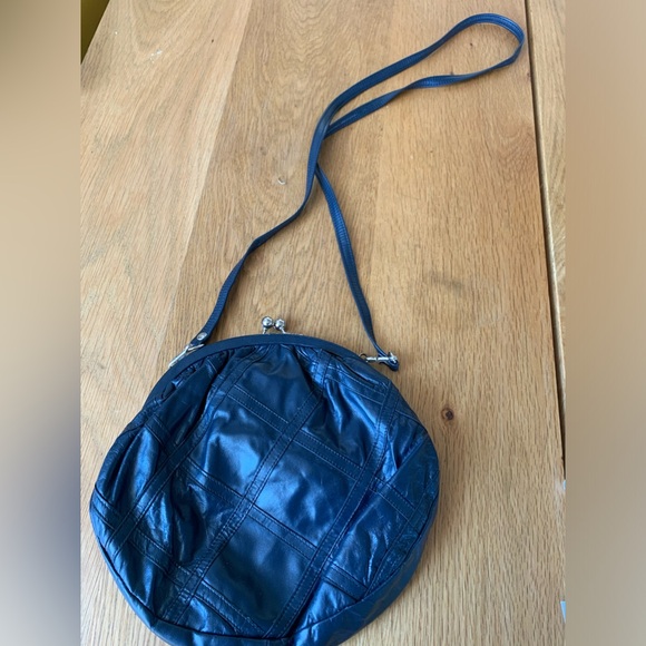 Vintage Leather Navy Crossbody Bag / lattice pattern on front & kiss lock - Picture 3 of 6